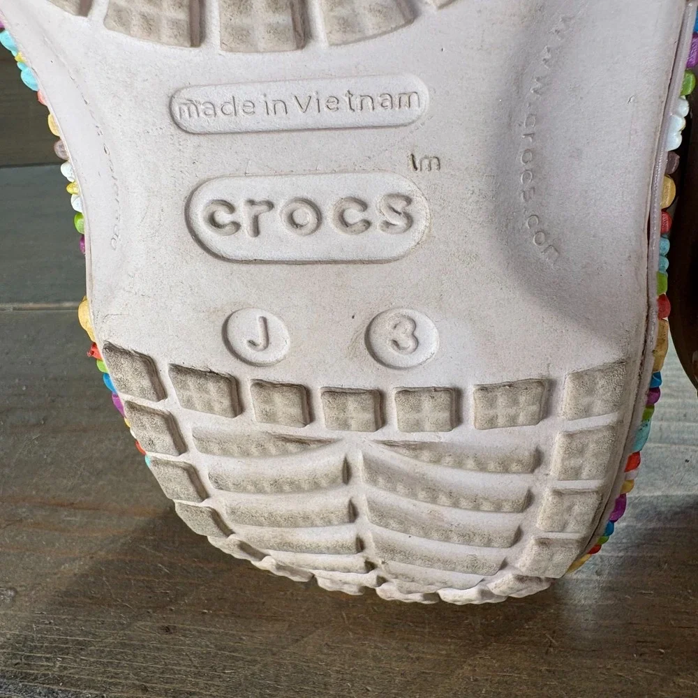 Crocs Classic Clog Girls size 3 shoes Pink Charms Decorated clogs